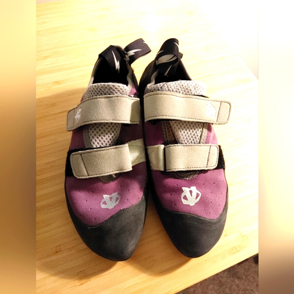 Women's rock climbing shoes